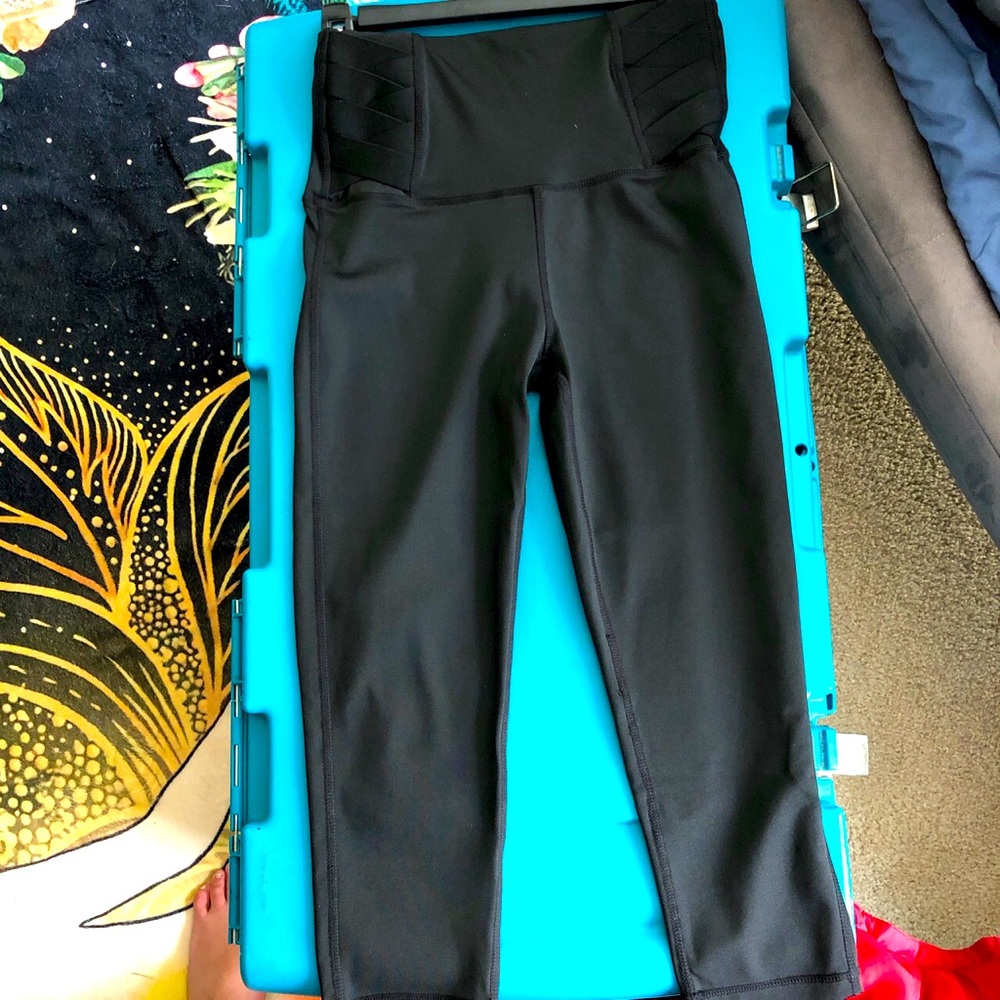 Black leggings with cross stitch elastic
